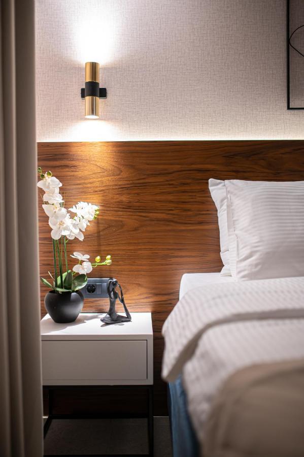 Enyana Luxury Suites Kotor Bagian luar foto