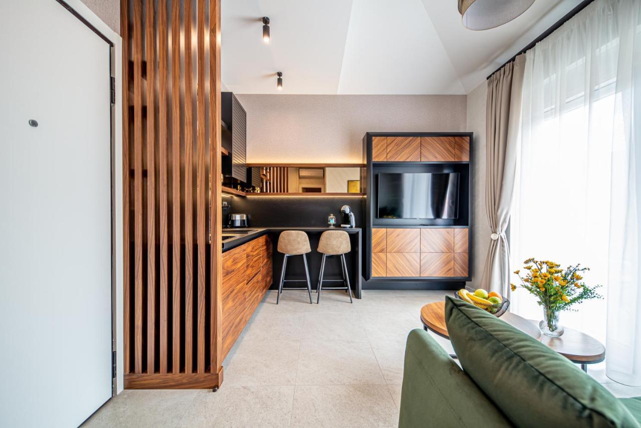Enyana Luxury Suites Kotor Bagian luar foto