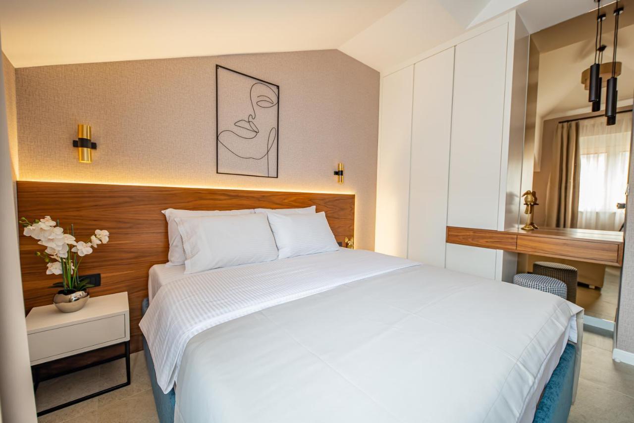 Enyana Luxury Suites Kotor Bagian luar foto