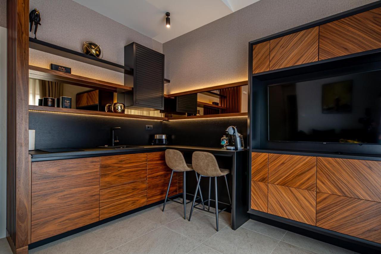 Enyana Luxury Suites Kotor Bagian luar foto