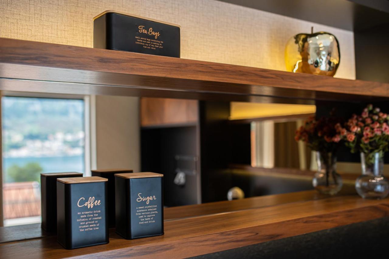 Enyana Luxury Suites Kotor Bagian luar foto