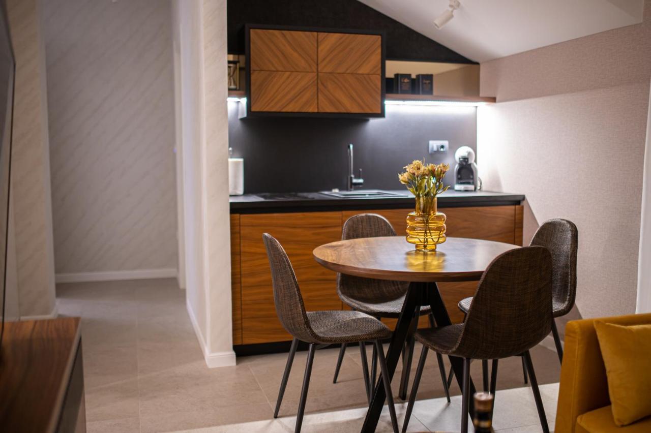 Enyana Luxury Suites Kotor Bagian luar foto