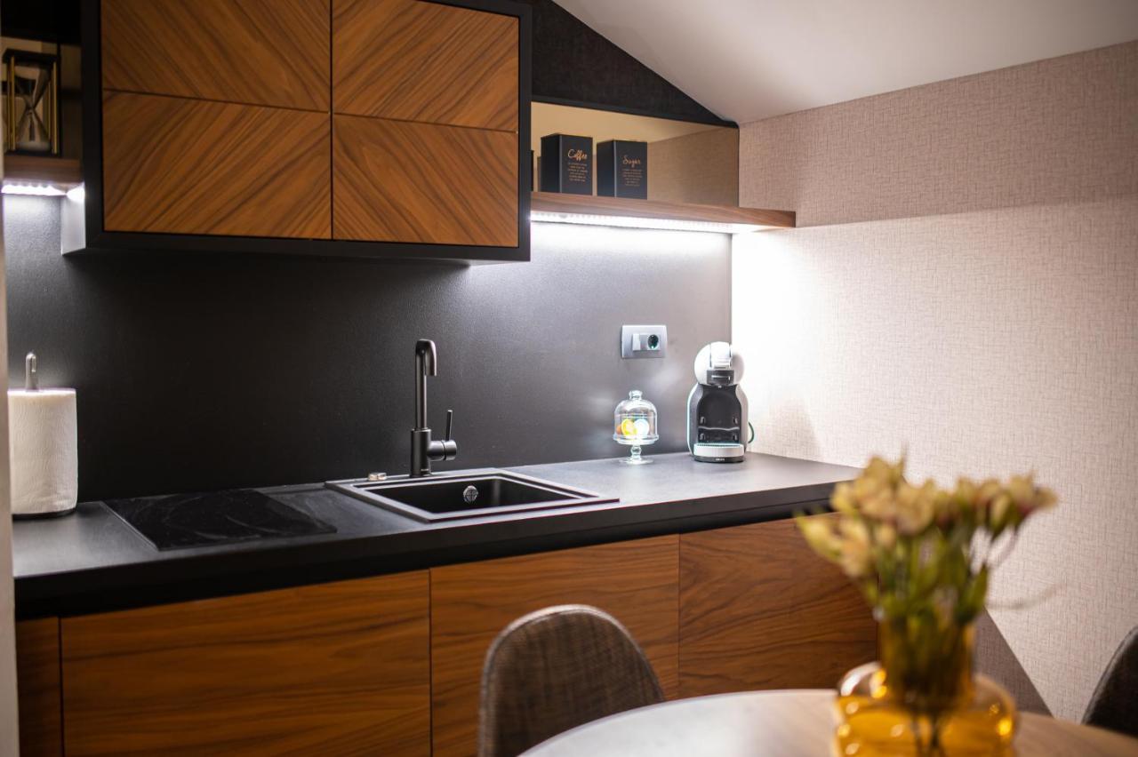 Enyana Luxury Suites Kotor Bagian luar foto